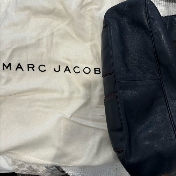 EXCELLENT CONDITION Marc Jacobs Stella Handbag | Navy with Burgundy Interior - Picture 6 of 6